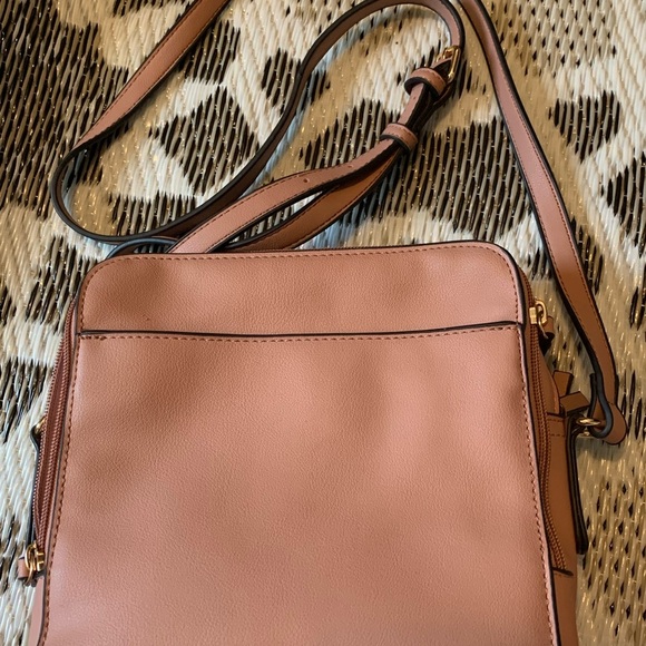 Elegant Pink Crossbody Bag - Picture 1 of 9